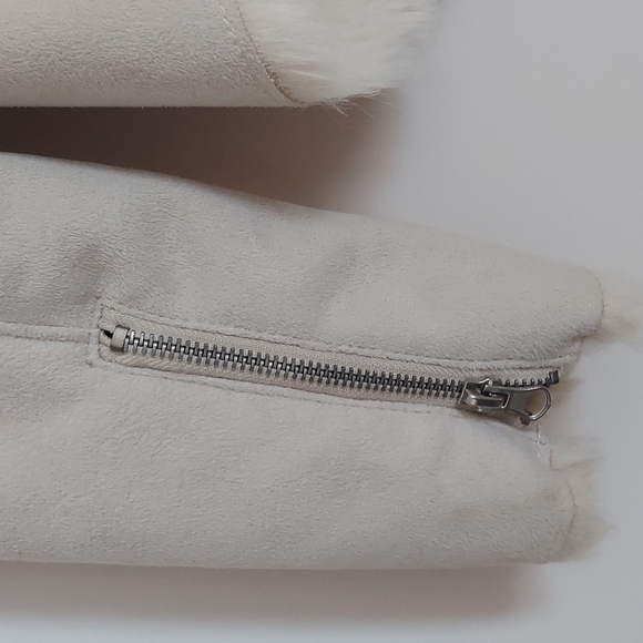 ***SOLD***Bebe faux suede jacket in creamy taupe color, Size Small - Picture 4 of 15